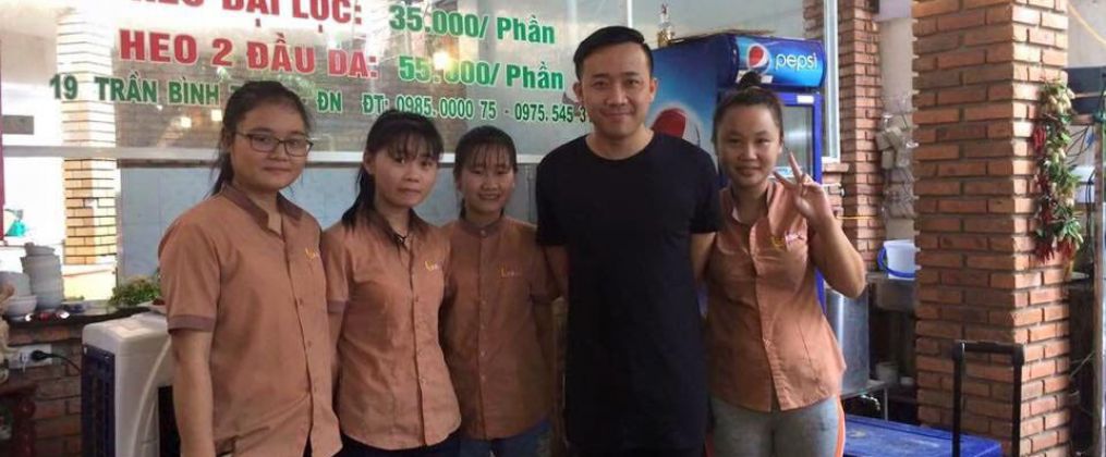 Quán Mỳ Quảng Bà Mua chụp chung với Trấn Thành 