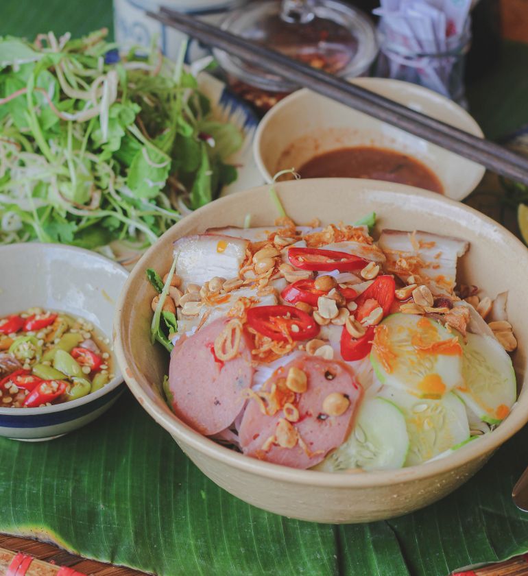 BÚN MẮM NÊM HEO QUAY